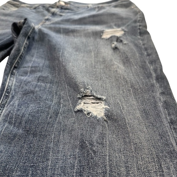 Maurices Women’s 22W Distressed Medium Wash Cropped Jeans - Picture 2 of 6